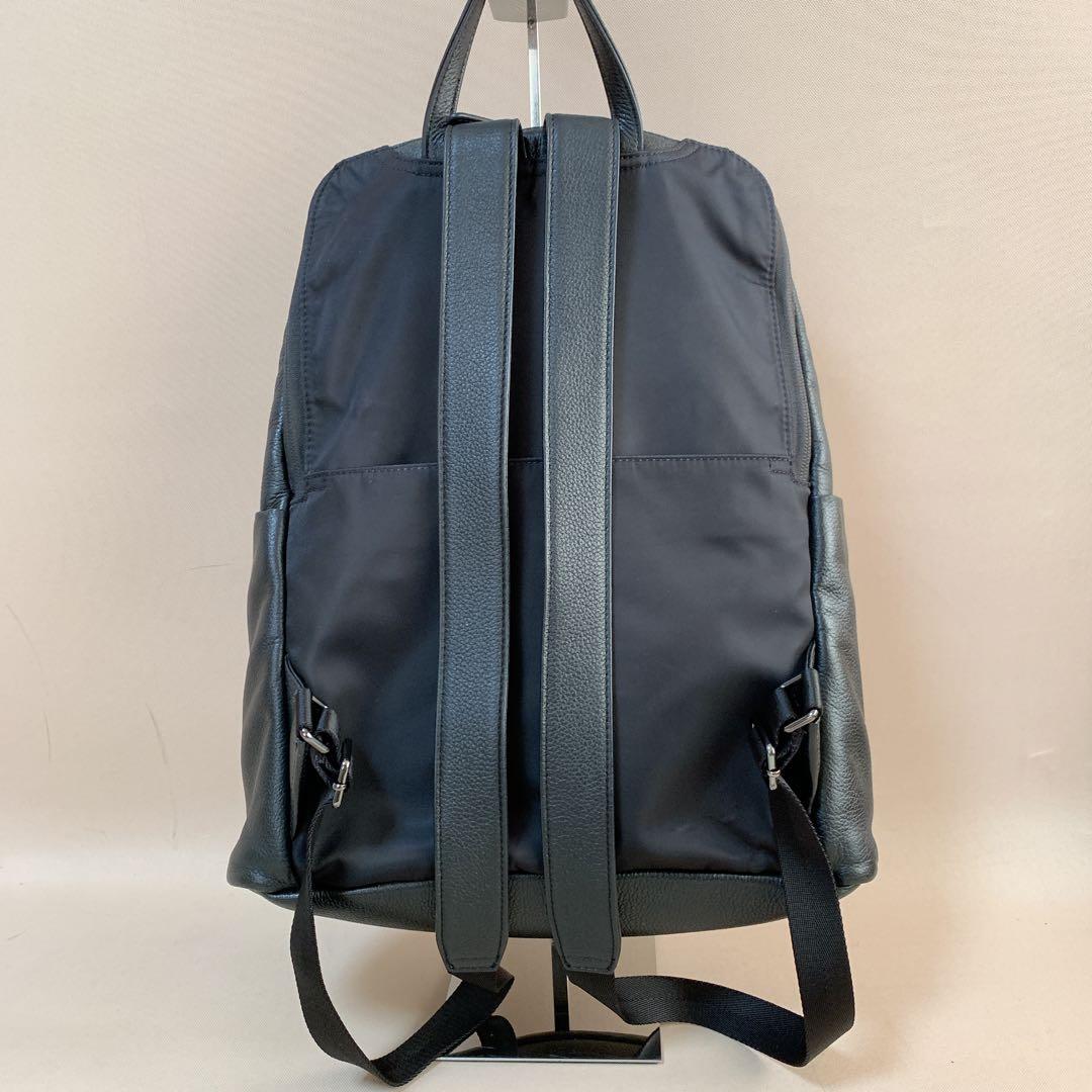 イアパピヨネ 《本革/A4サイズ対応》NEWスタンドリュック ブラック