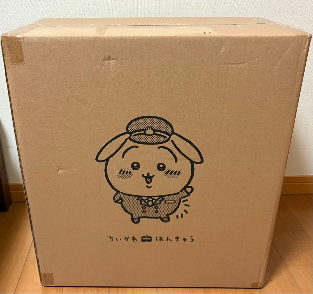 「ちいかわ×阪急電車」BIGぬいぐるみ(うさぎ) ちいかわ×阪急電車」マルーンカラーの制服を着たハチワレ＆うさぎの