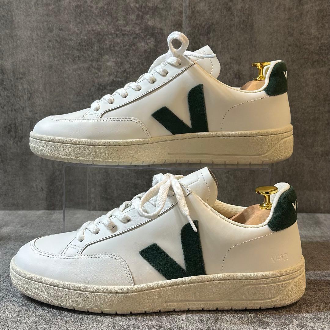 【VEJA】美品✨レザースニーカー　白　v-12 緑　26.5cm メンズ