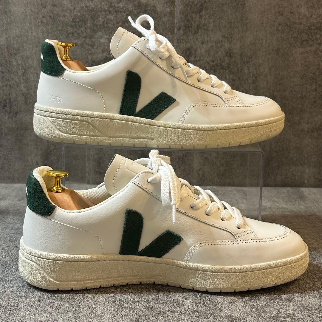 【VEJA】美品✨レザースニーカー　白　v-12 緑　26.5cm メンズ