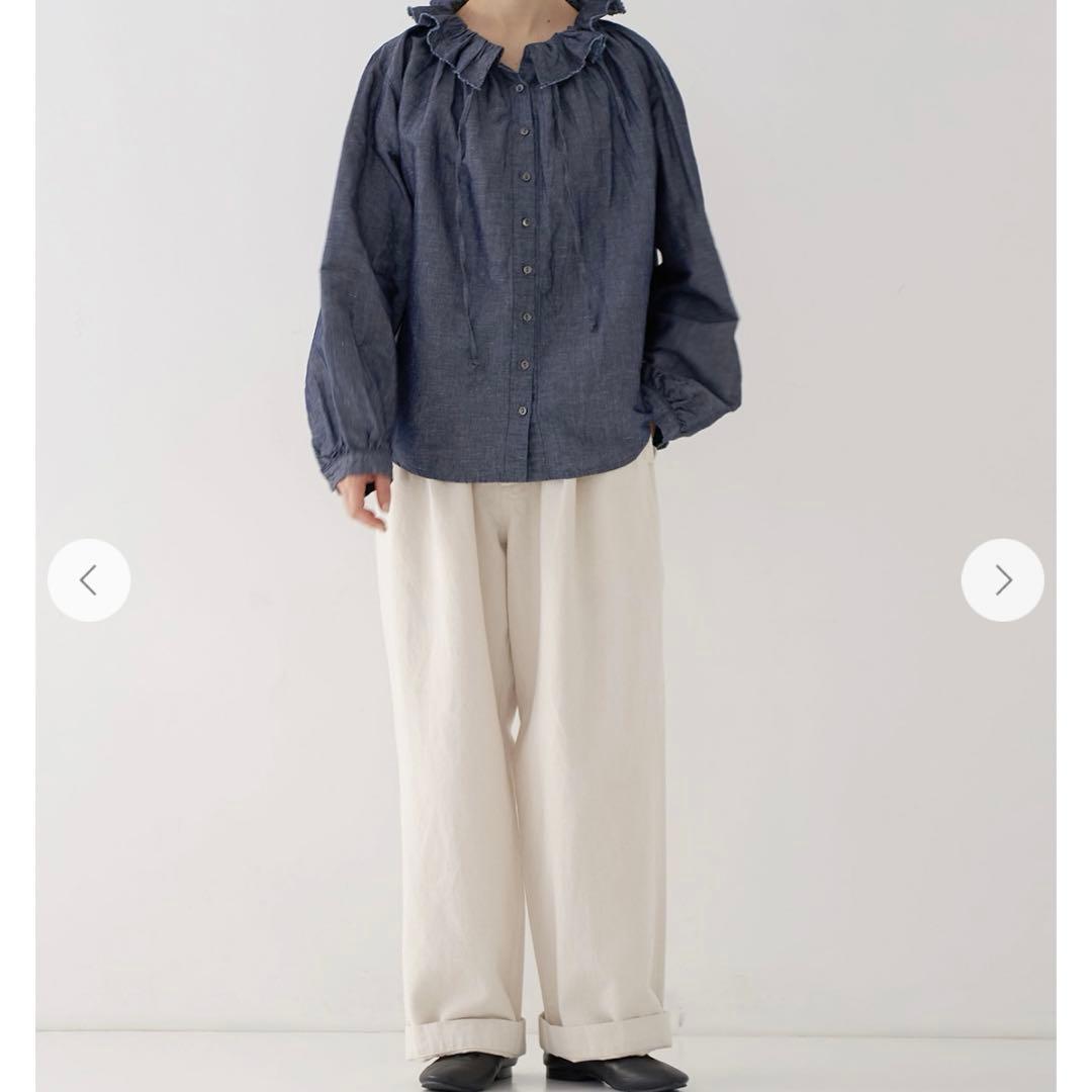 ネストローブ　コットンリネンダンガリーフリルシャツ