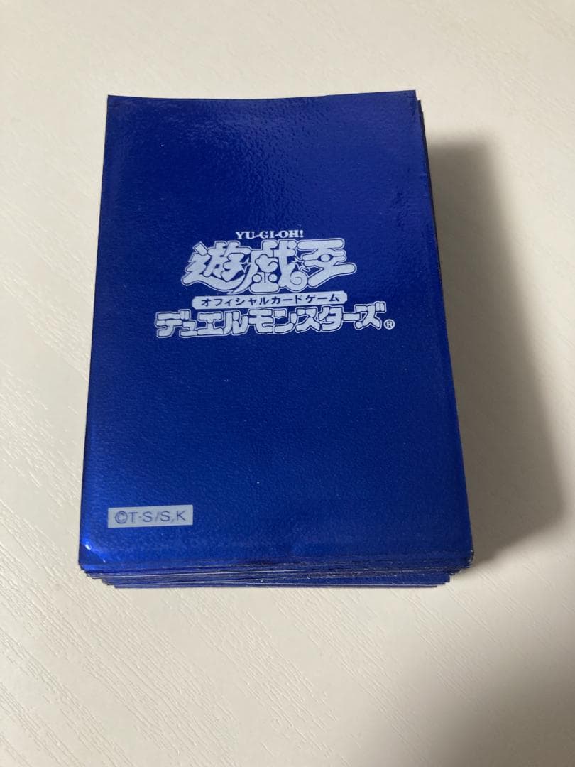 遊戯王 公式 スリーブ 100枚 初期ロゴ メタリック ブルー　青 プロテクター