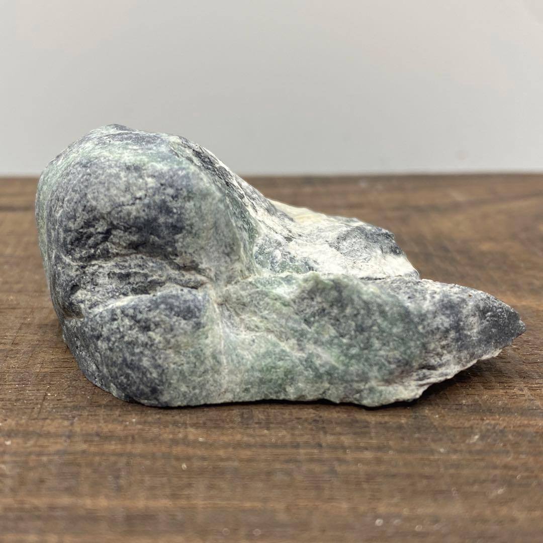 7109】糸魚川産 黒翡翠 51g ヒスイ 原石 天然石 パワーストーン 素材