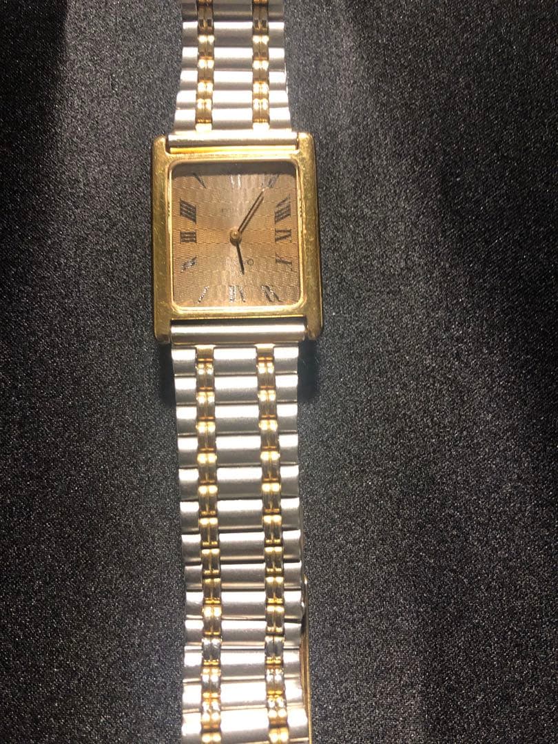 珍しいΩの手巻き時計です。 70年代の物ですが動いています。