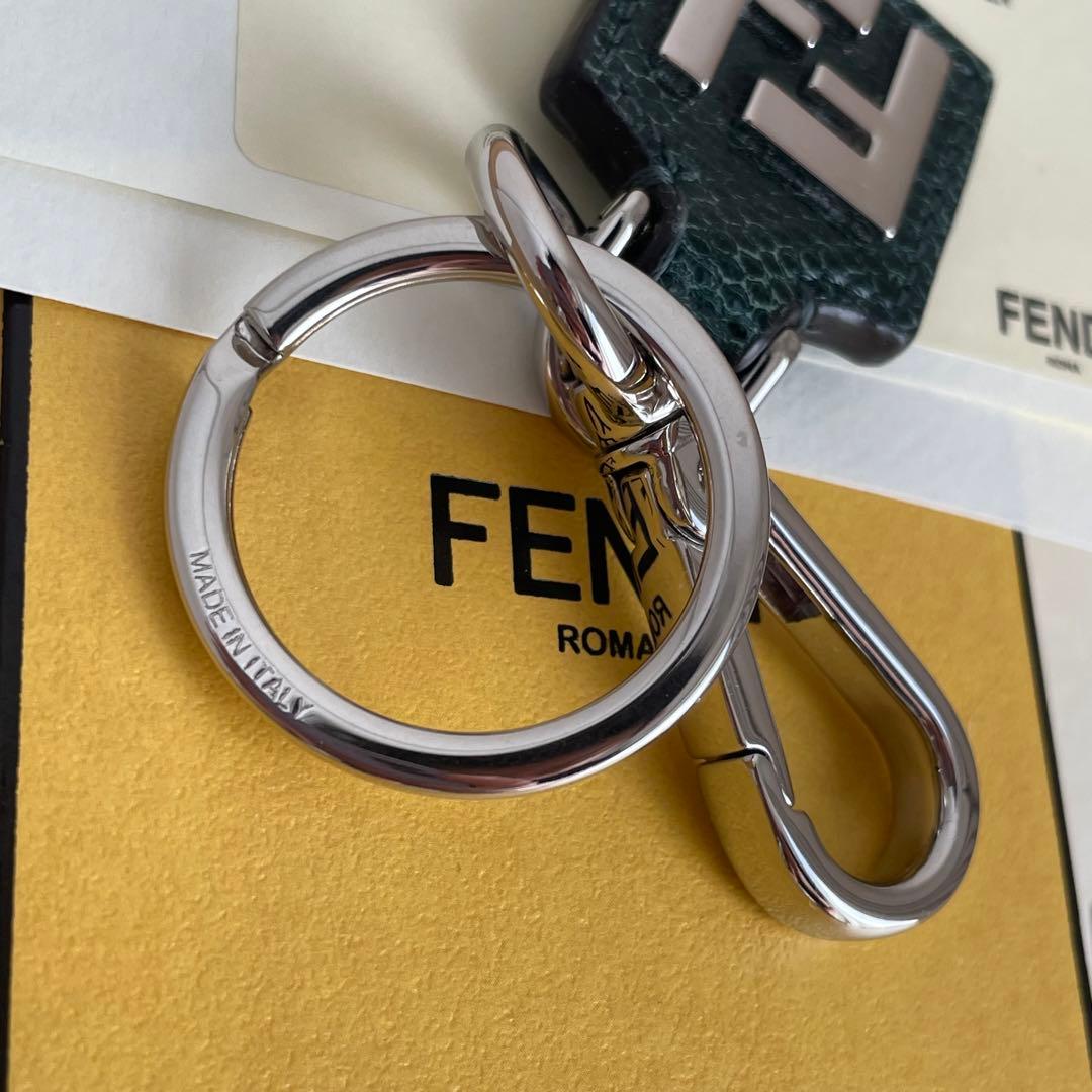 極美品 FENDI フェンディ スクエアFF キーホルダー ダークグリーン
