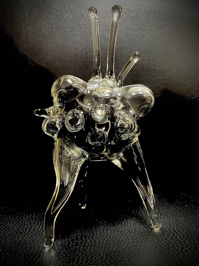 EXPO2025万博　レネ　チェコ館　透明ガラスアートオブジェとぬいぐるみ