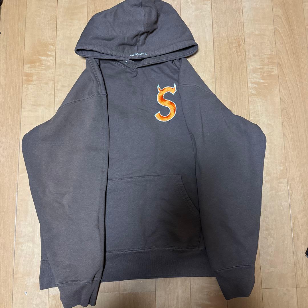 supreme Sロゴツノパーカー - メルカリ