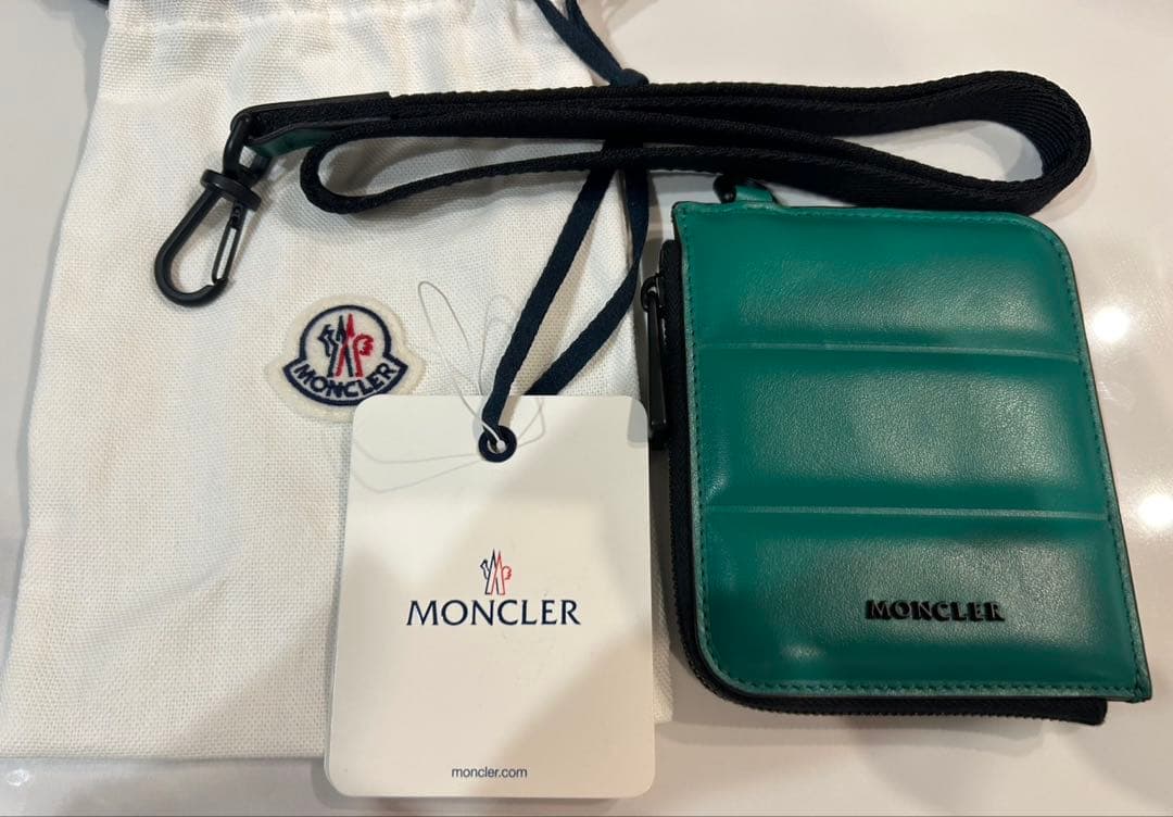 モンクレール　ネックウォレット カーフレザー財布 緑
