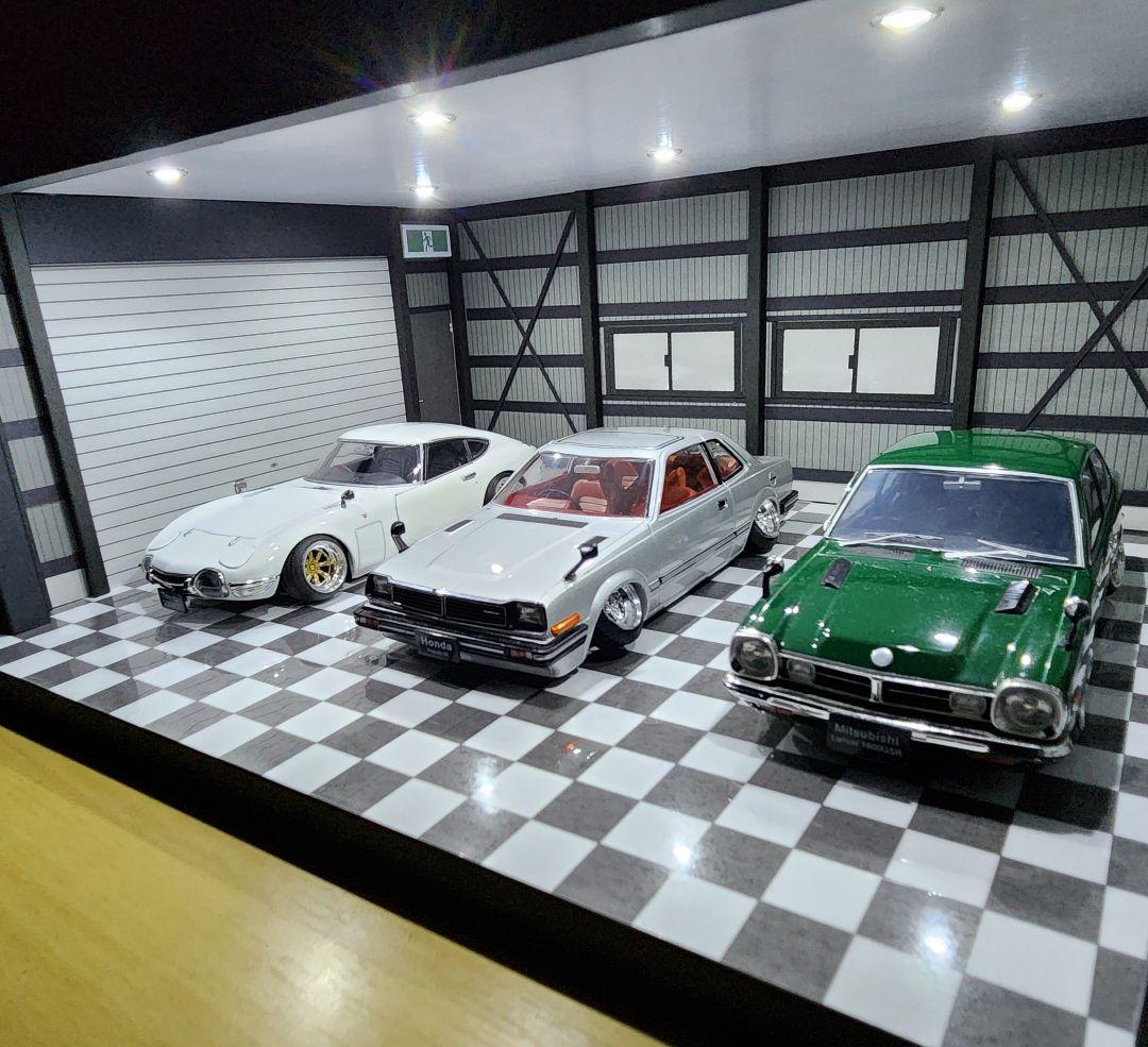 1/24 ミニカー　ガレージ　ジオラマ　ショーケース　LED照明　　ショールーム Amazon | 124 143 ミニカー ショーケース LED照明 2色切り替え 透明