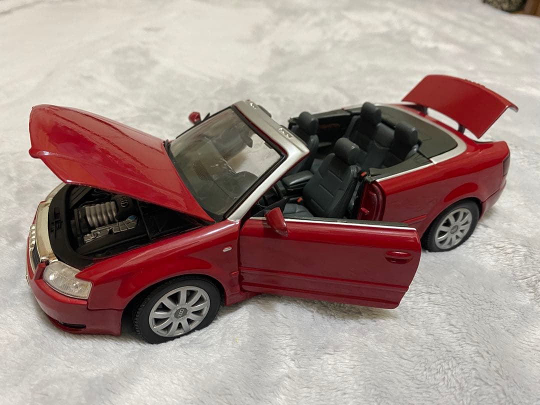 ミニカー MOTORMAX Audi A4 1/18