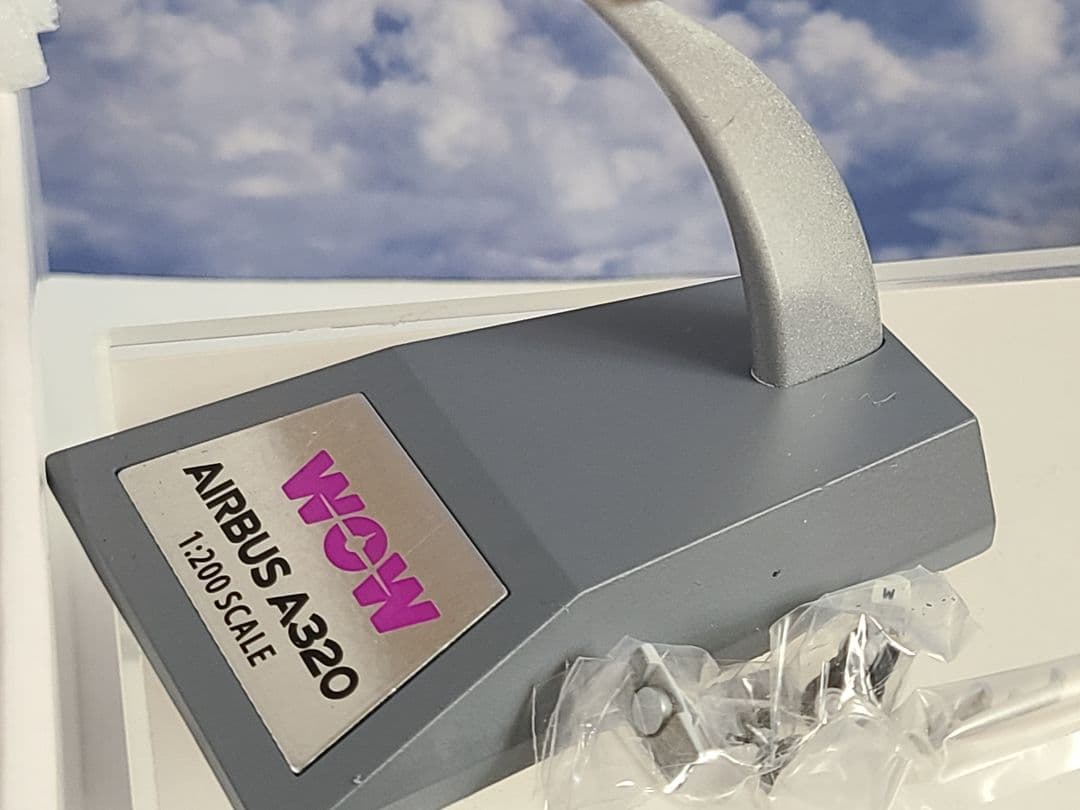 専用品 A320-200 WOW航空 LZ-WOW 1/200 新品・未使用品 - メルカリ