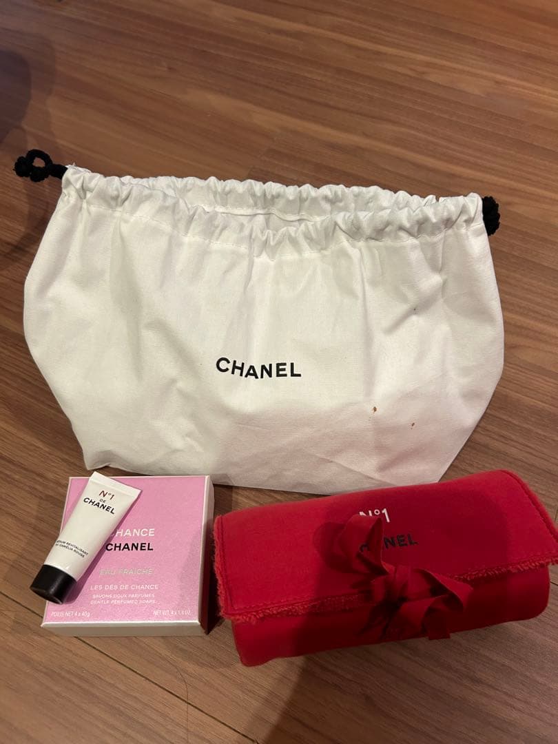 CHANEL 美容液　レ　サボン　セラム　巾着