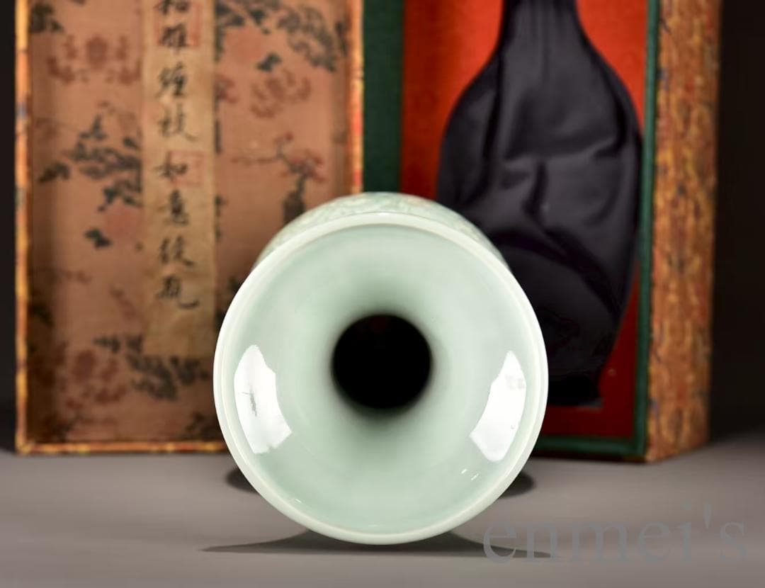 中国古美術 清・乾隆 粉青釉 纏枝如意紋 瓶 壺 花瓶 古