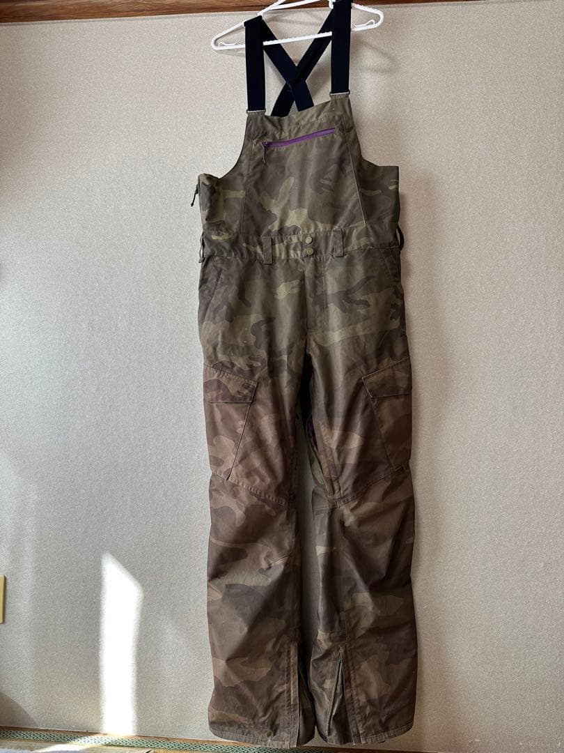 BURTONゴアテックス　ビブパンツ　サイズ日本Lサイズ　グリーンカモフラ