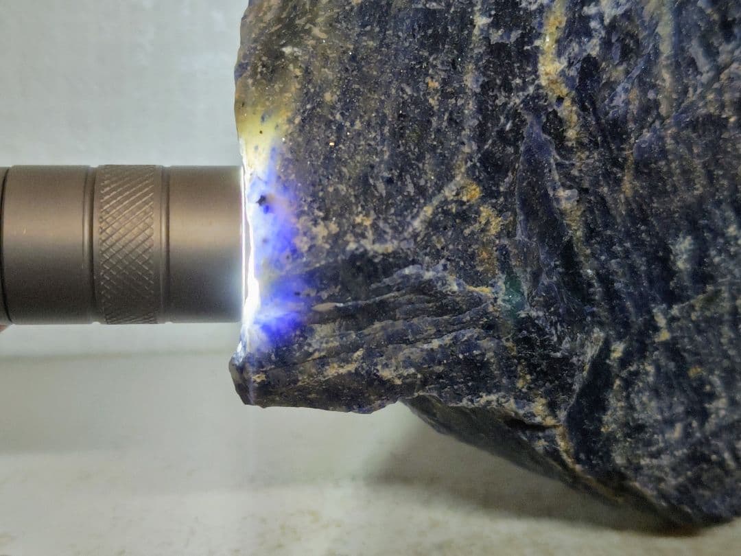 ソーダライト 1.3kg ラピスラズリ 原石 鑑賞石 自然石 鉱物 誕生石 水石