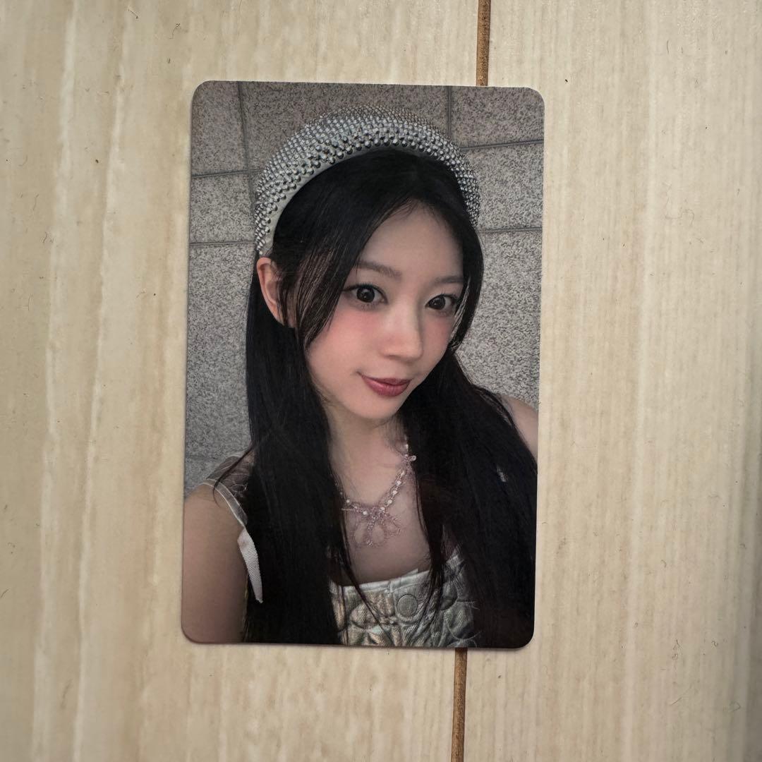 ILLIT アイリット モカILLIT GLITTER DAY 会場限定トレカ - メルカリ