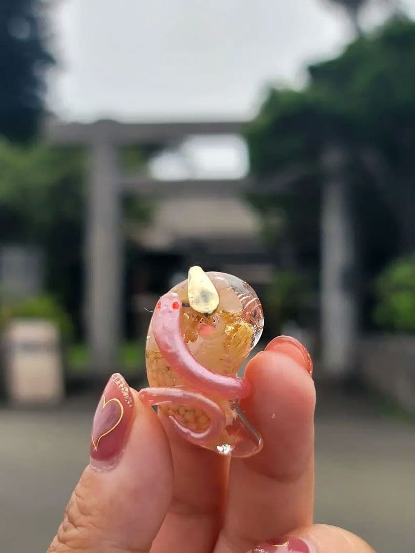 特別勾玉★愛を奪う蛇に金運上昇ネックレスオルゴナイト