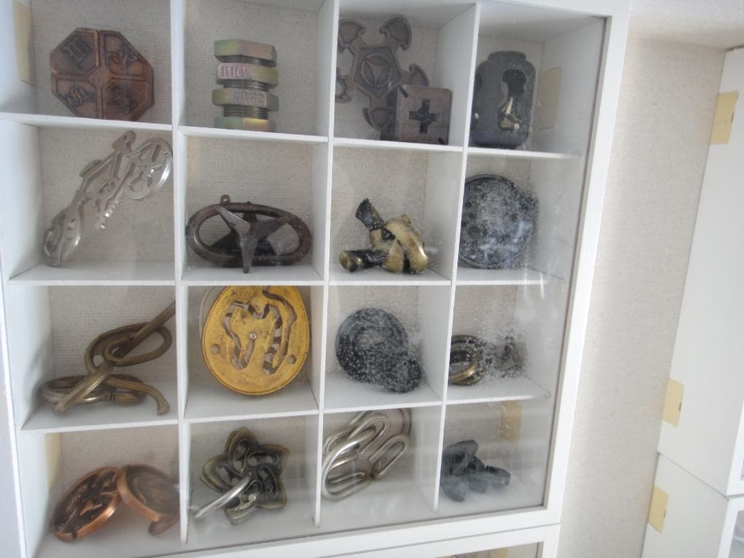 ハナヤマ キャストパズル・はずる 85点 ＋ 他10点 壁固定ショーケース