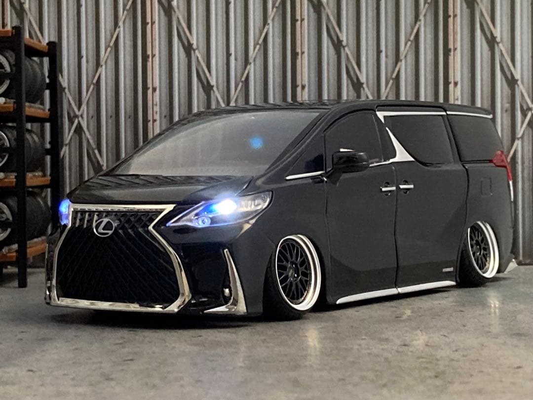 1/24 レクサス LM300h（カスタム品）