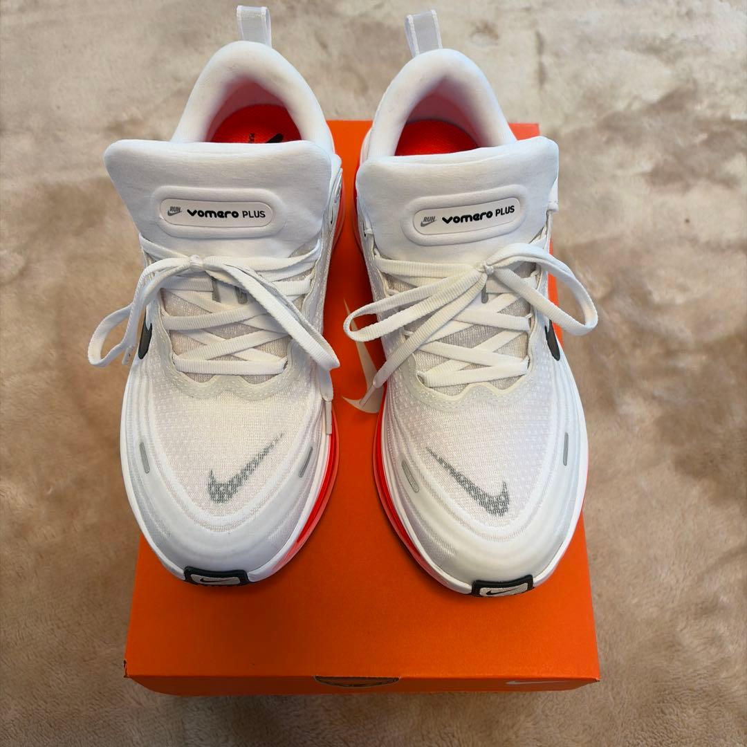 靴 Nike Vomero Plus