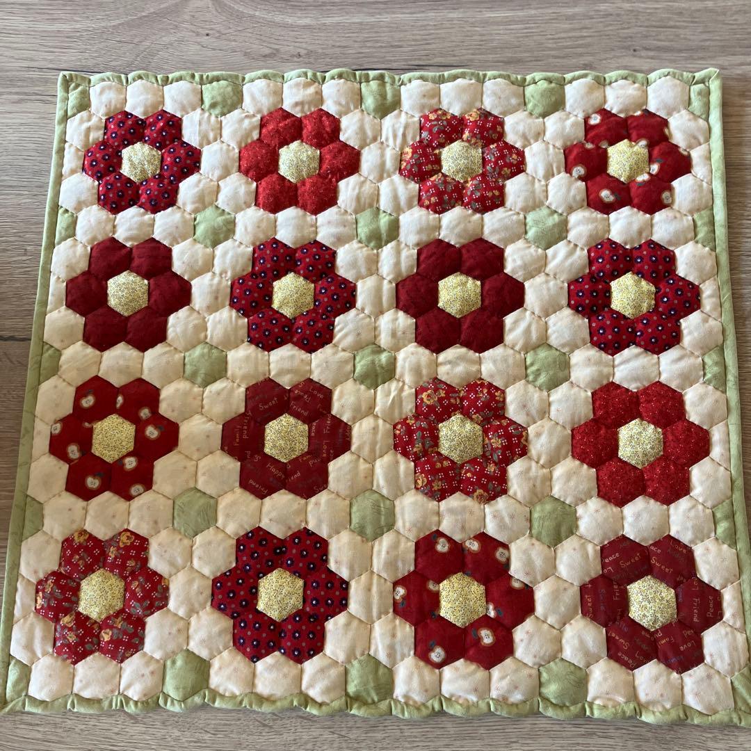 パッチワーク タペストリー 六角形花柄 ハンドメイド クラフト 47㎝×51