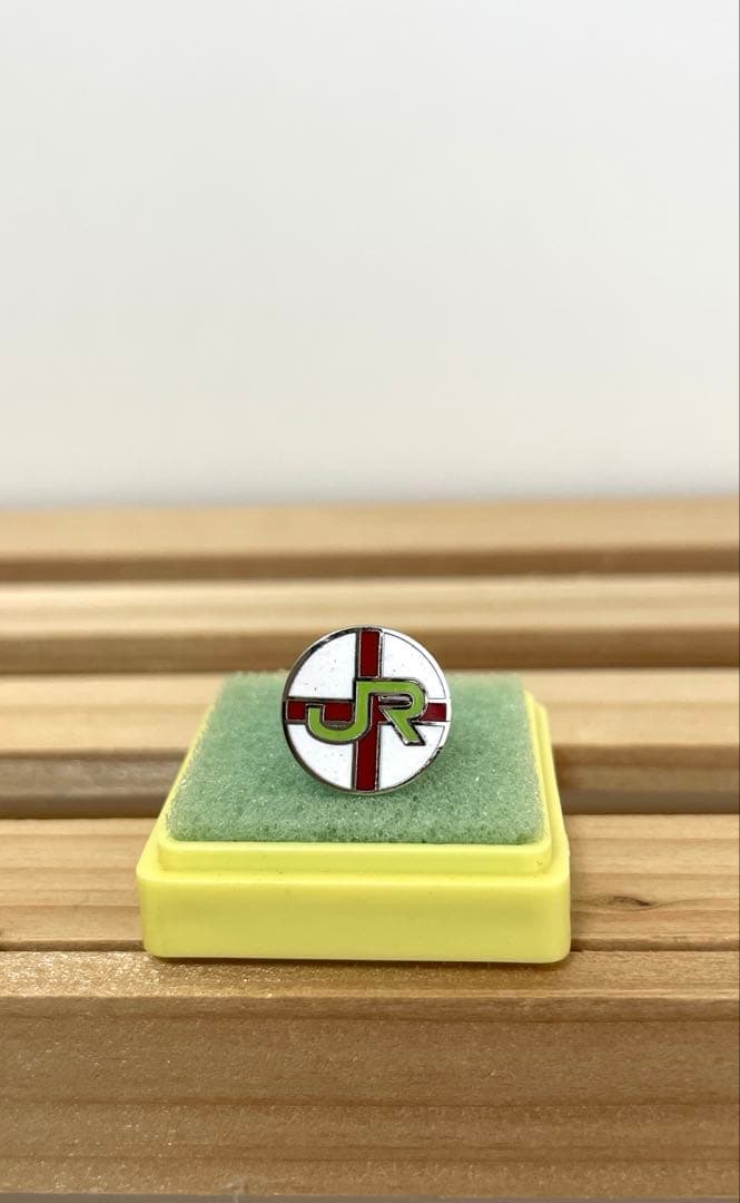 非売品　JR看護師バッチ　社員バッチ　レア ピンバッジ制作実例：日本NP協議会 | オリジナルピンバッジ製作 PINS