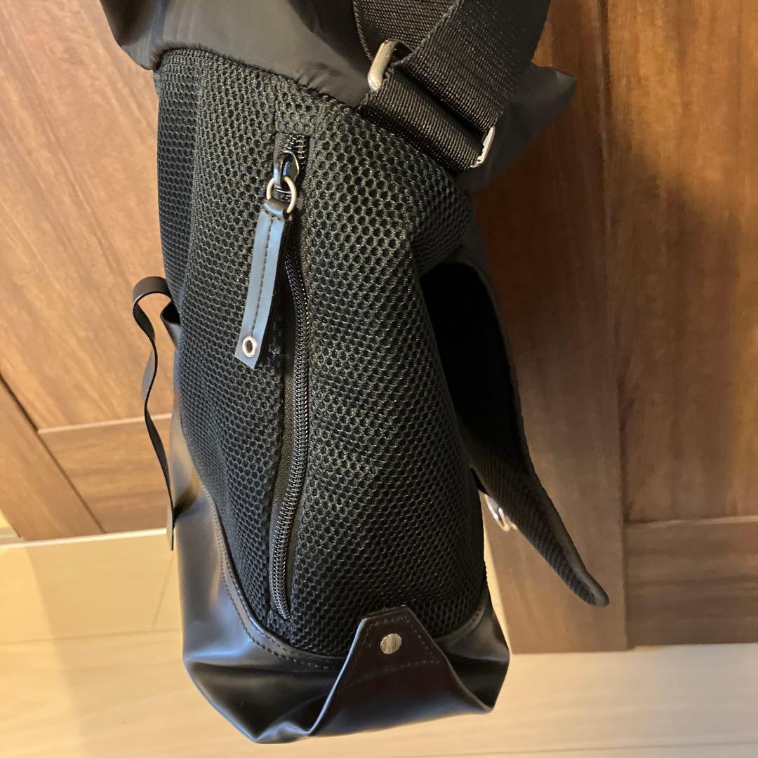 新品に近いイブサンローラン黒メッシュメッセンジャーバッグななめがけ