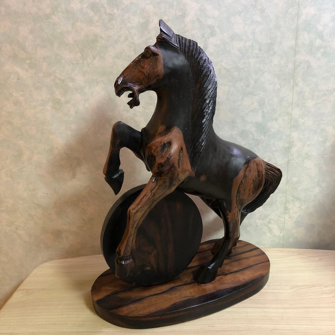 跳ね馬 馬 木彫りオブジェ 置物 干支 午 縁起物 天然木 レトロ - メルカリ