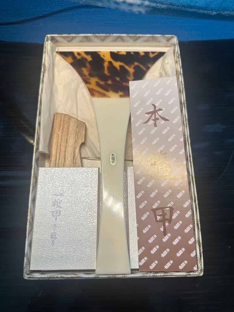今週限定値下げ【ほぼ新品・最高級】地歌三味線鼈甲撥　上質本鼈甲　一枚甲手造り品 最終値下げ【ほぼ新品・最高級】地歌三味線鼈甲撥 上質本鼈甲 一枚甲