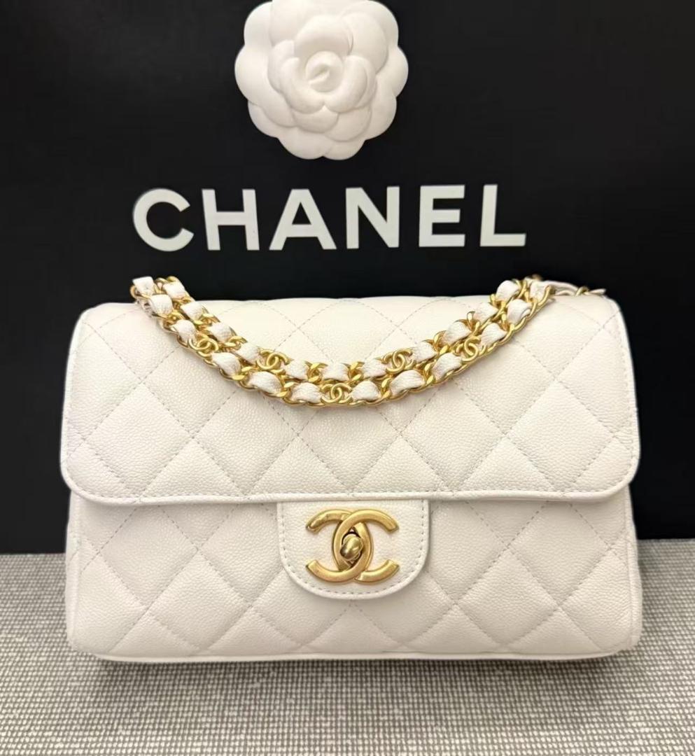 CHANEL ホワイト レザー ショルダーバッグ - メルカリ