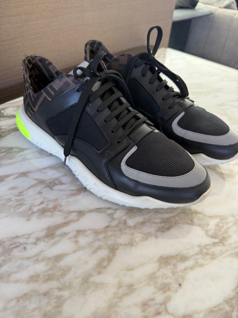 ともページ　FENDI フェンディ　スニーカー　サイズ7