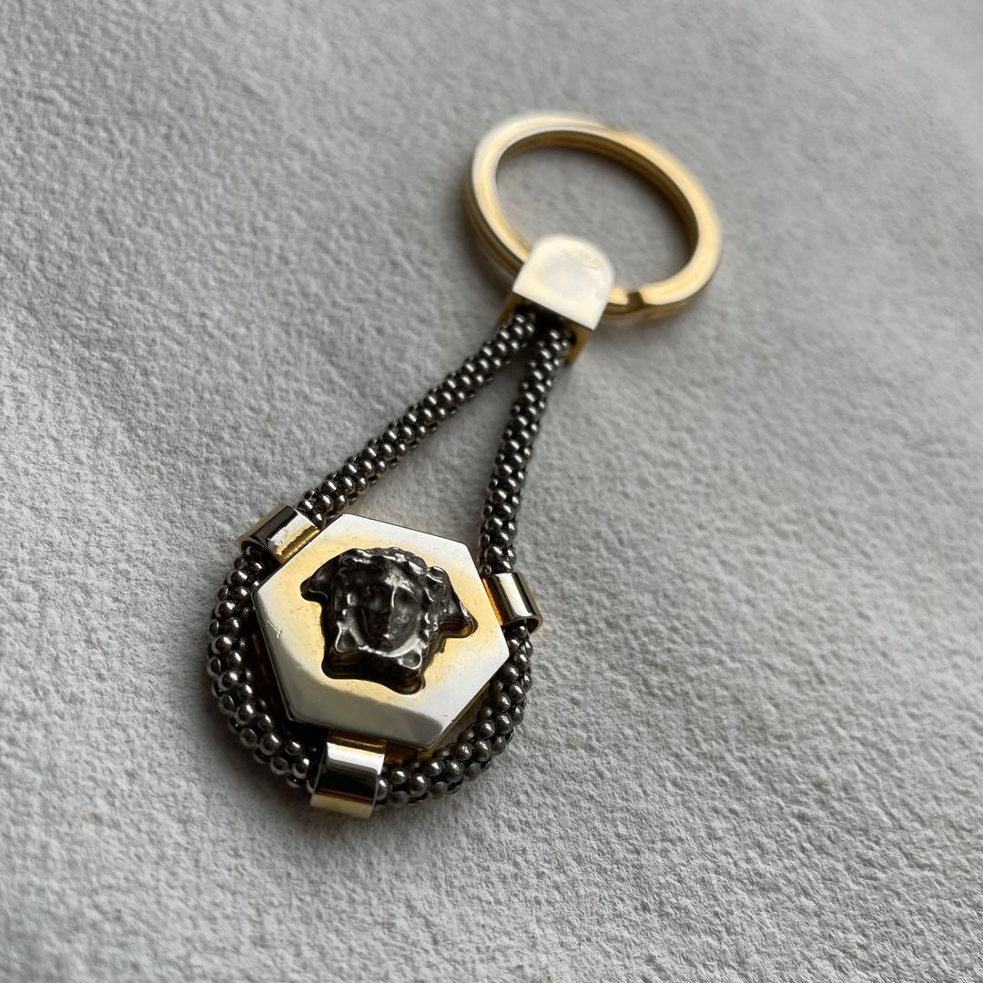 レア】Versace Key holder ヴェルサーチキーリング メデューサ - メルカリ