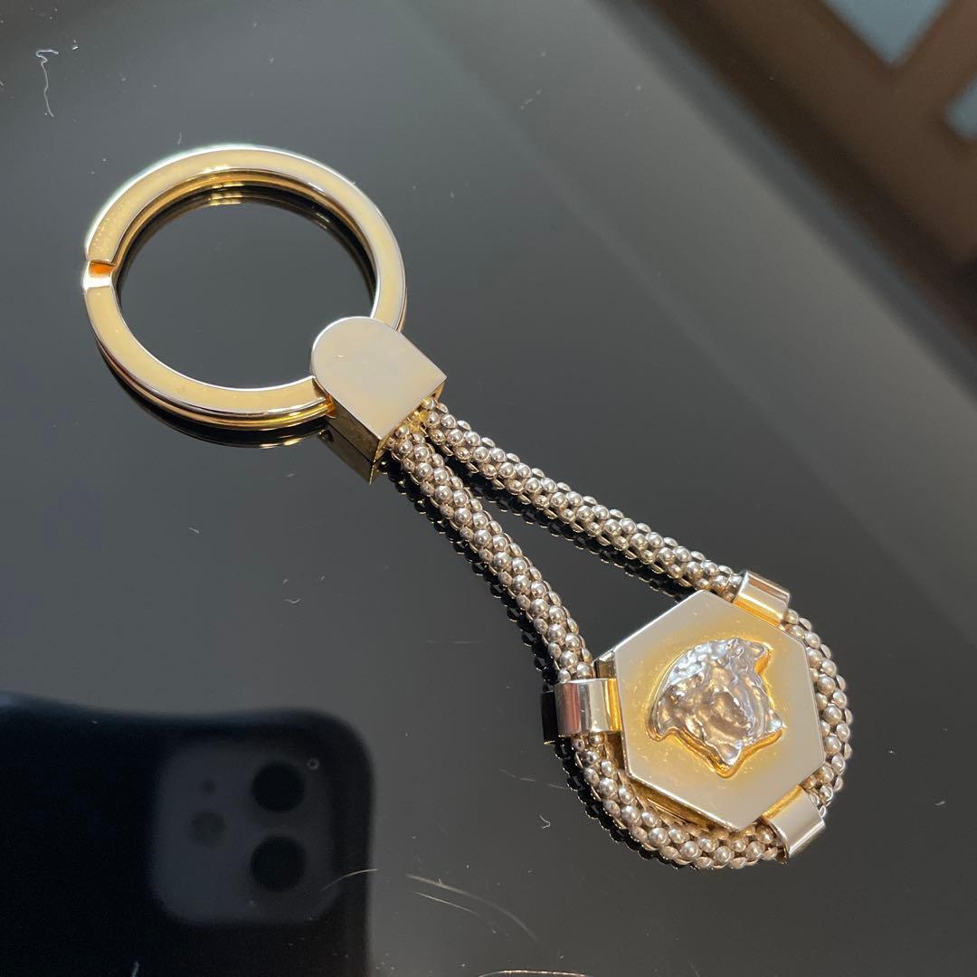 レア】Versace Key holder ヴェルサーチキーリング メデューサ - メルカリ
