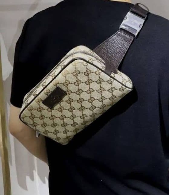 Gucciロゴバッグ／ボディバッグ／ウエストポーチ