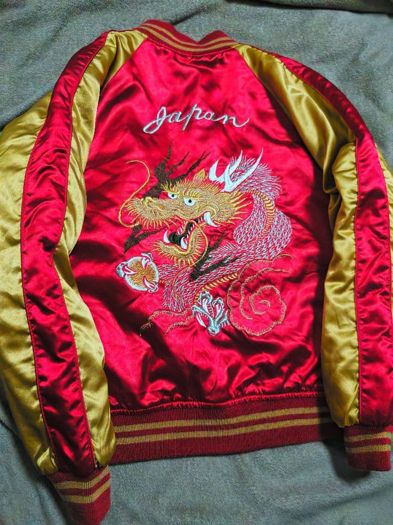 VORABLE 日本 限定 スカジャン 赤金 龍刺繍 unisex サテン 美品 スカジャン 龍刺繍 JAPAN 赤 サテン キッズ150 Y2K 和柄 - メルカリ