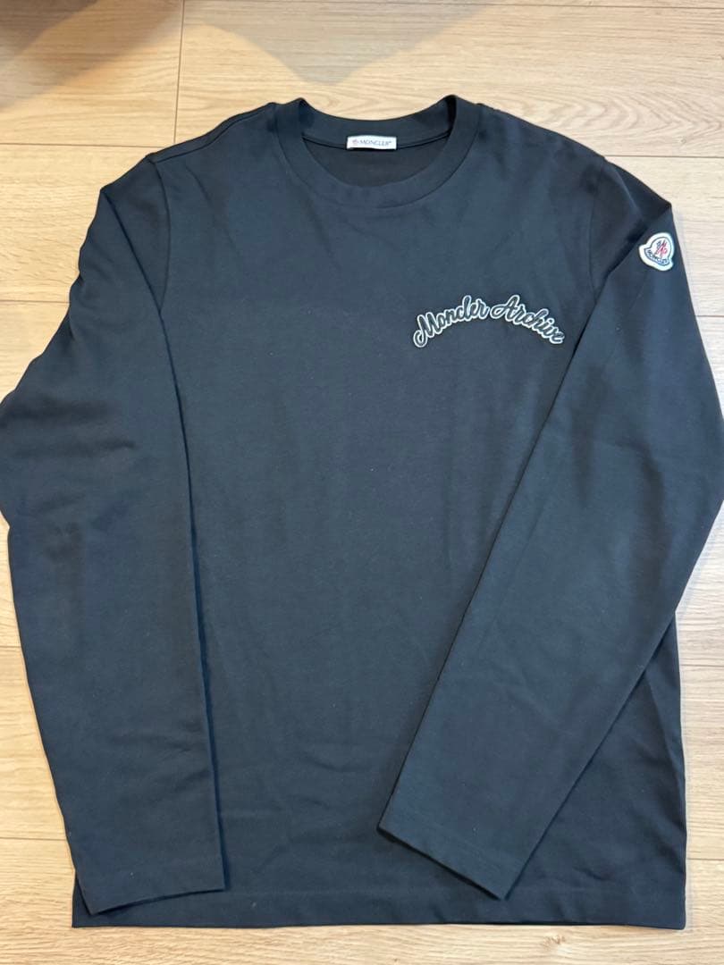 正規品 MONCLER モンクレール ブラック 長袖Tシャツ S ロゴ 美品 MONCLER（モンクレール） ロンT MONCLER バックロゴ クルーネック 長袖