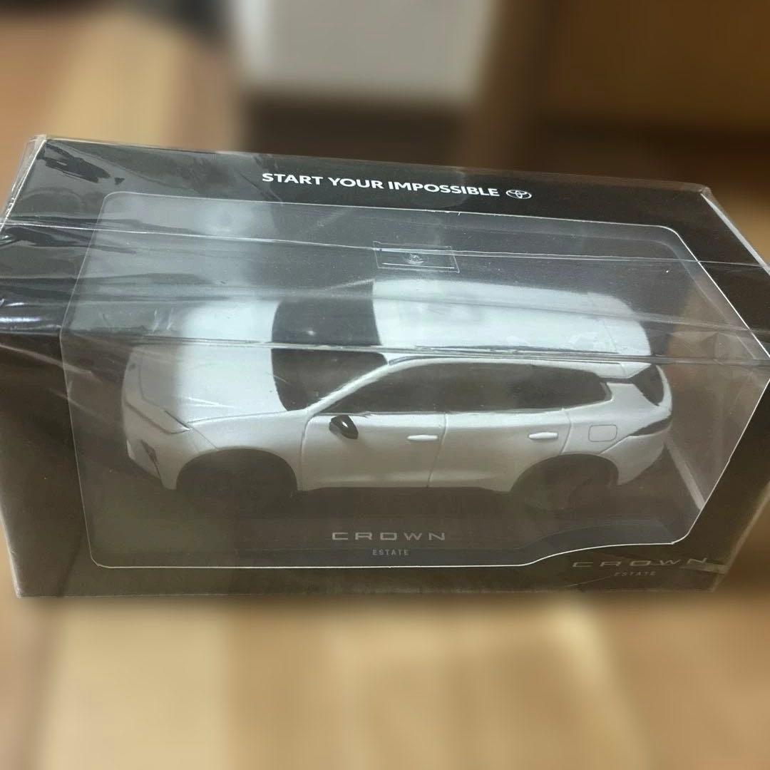 クラウン ESTATE 1/30 プレシャスホワイトパール 新品未開封