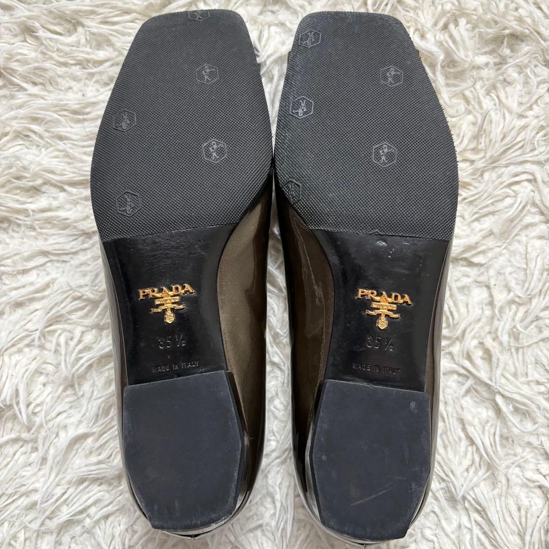 美品　PRADA リボンパンプス　パテントレザー　ダークカーキ　22.5cm