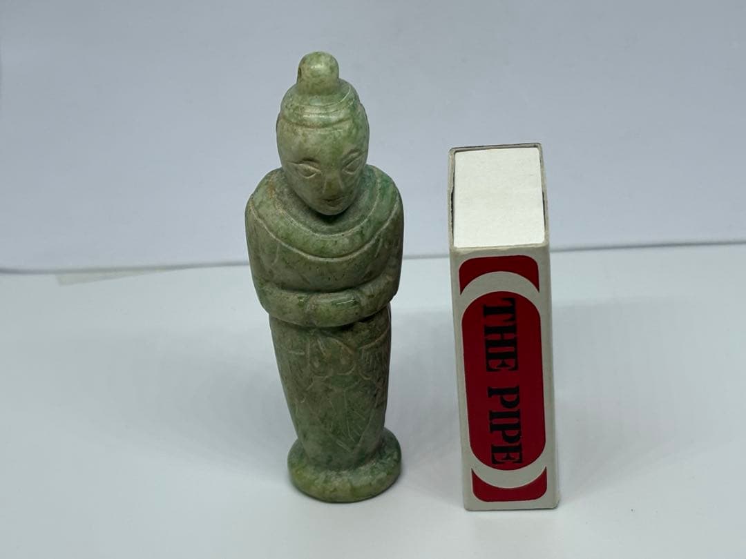 緑色の石の人型彫刻25-10