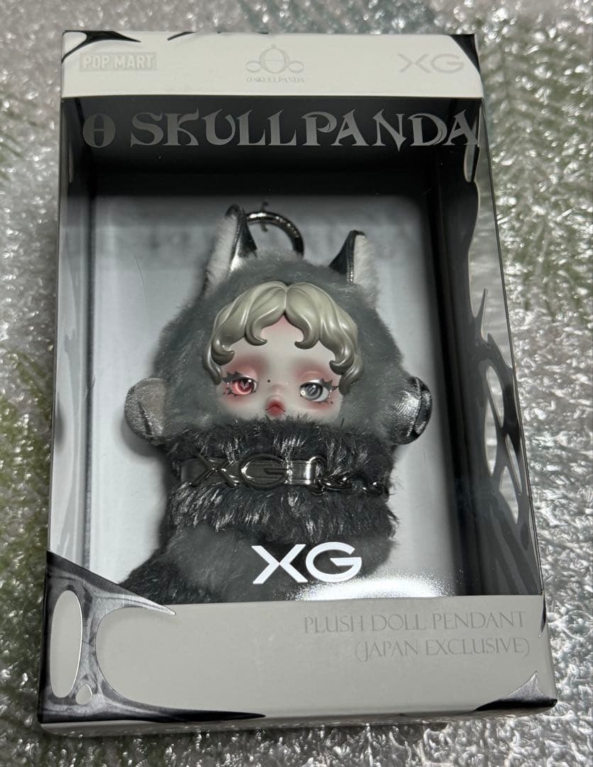 SKULL PANDA XGコラボ ぬいぐるみペンダント 日本限定 スカルパンダがXGとコラボ！ Y3Kムードが漂う日本限定ぬいぐるみ