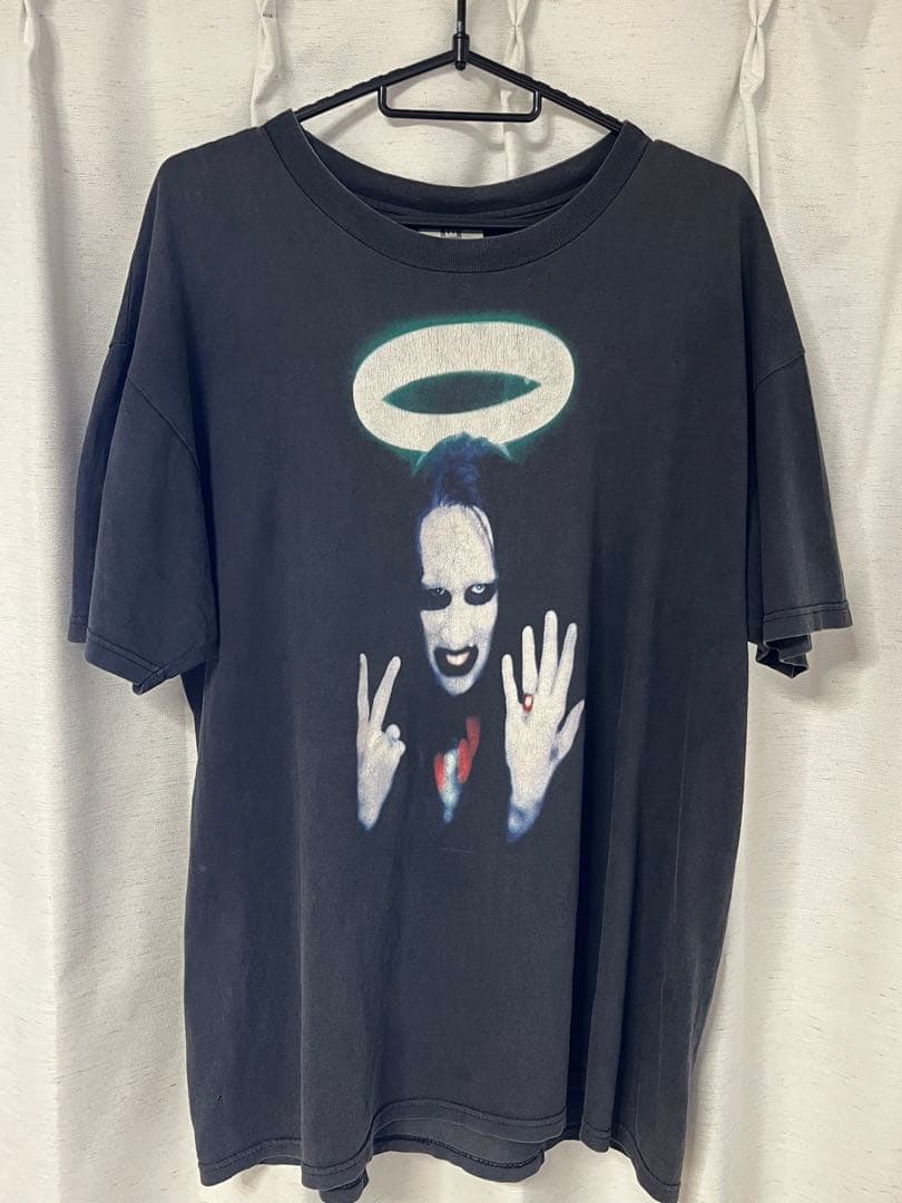 Marilyn Manson マリリンマンソン　middle finger