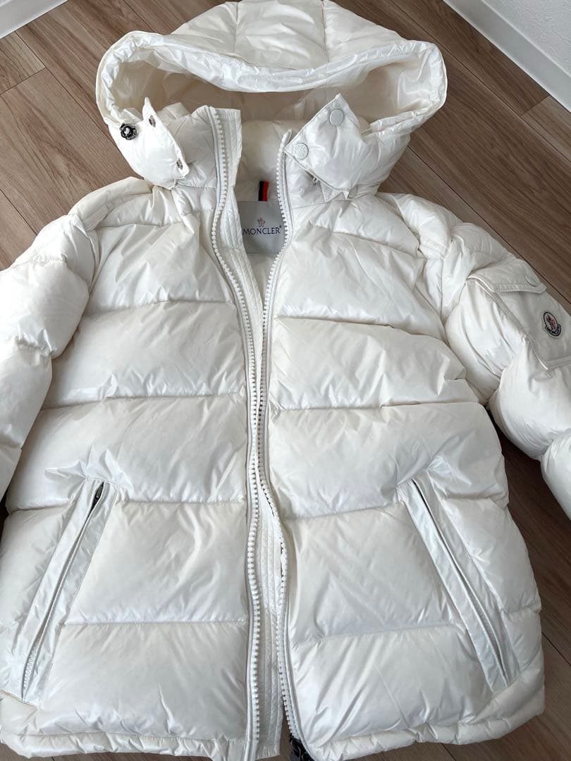 ホワイト フード付きダウンジャケット
