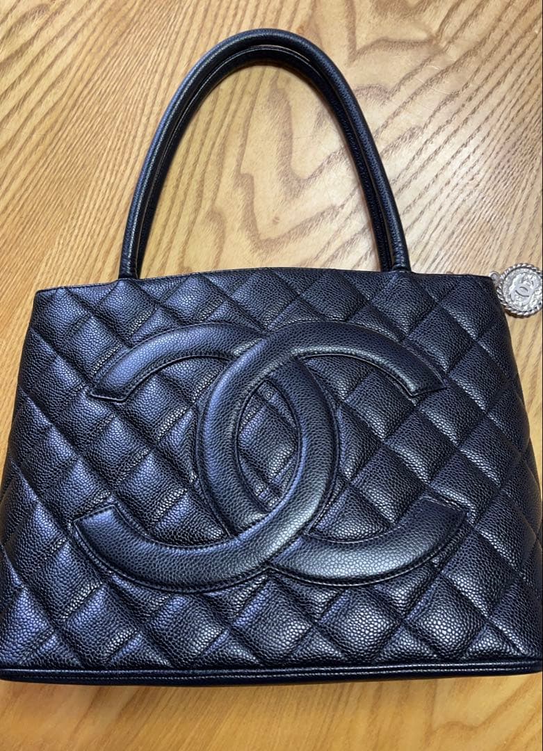 シャネル　キャビアスキン復刻トート　シルバー金具 CHANEL（シャネル） 復刻トートバッグ キャビアスキン ブラック