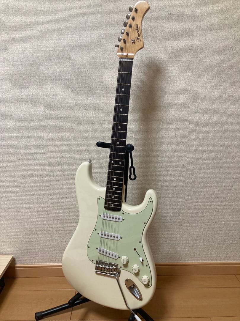 Bacchus Universe Series ホワイト エレキギター