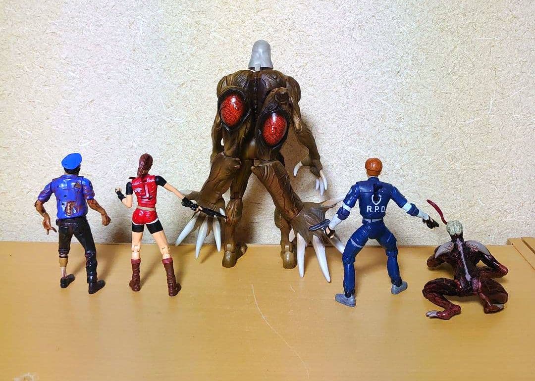 トイビズ バイオハザードウィリアム クレア ゾンビコップ レオン