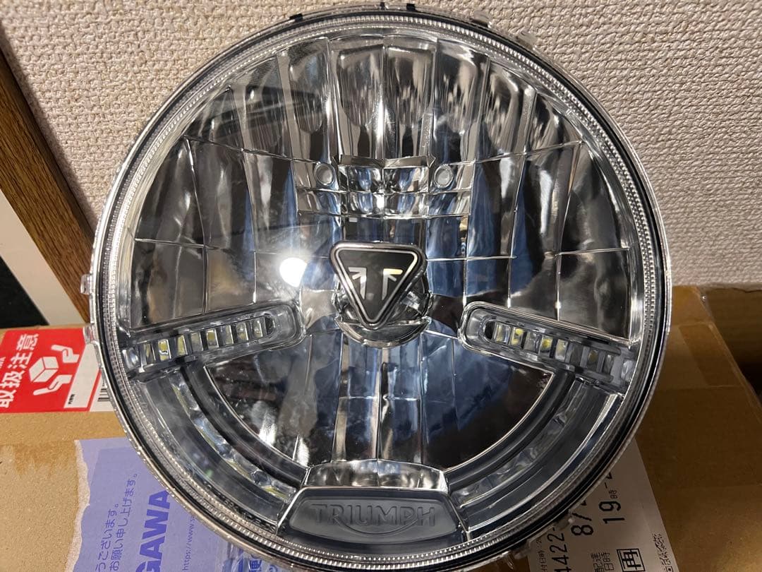 トライアンフ　TRIUMPH ヘッドライト LED ジャンク品