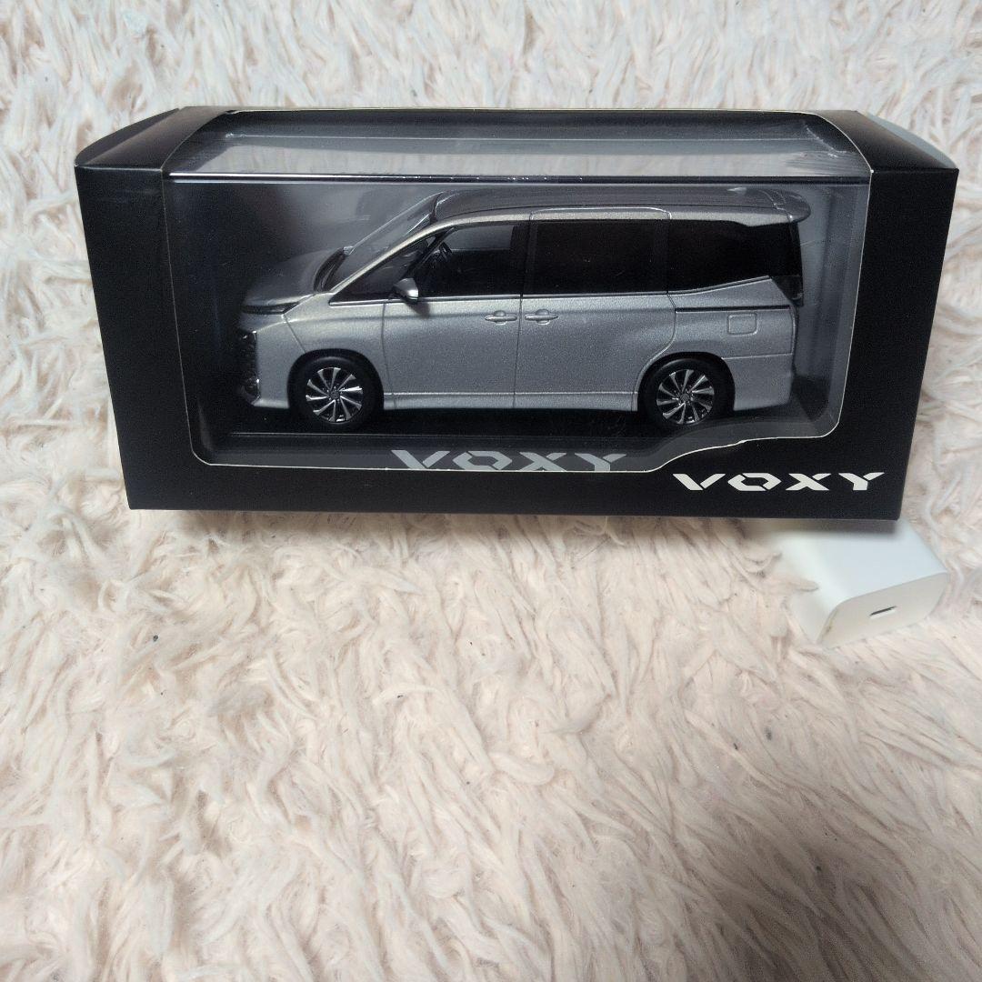トヨタ　ヴォクシー　VOXY 90系　1/30 メタルストリームメタリック