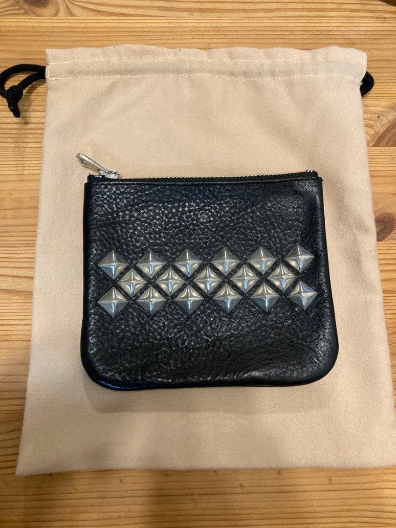 calee キャリー　スタッズポーチ　巾着袋付き キャリー スタッズ レザー フラット タイプ マルチ ポーチ | CALEE