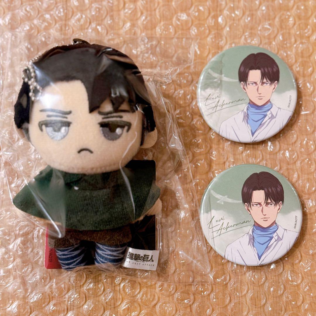 映画 進撃の巨人 リヴァイ ぬいぐるみ 缶バッジ - メルカリ