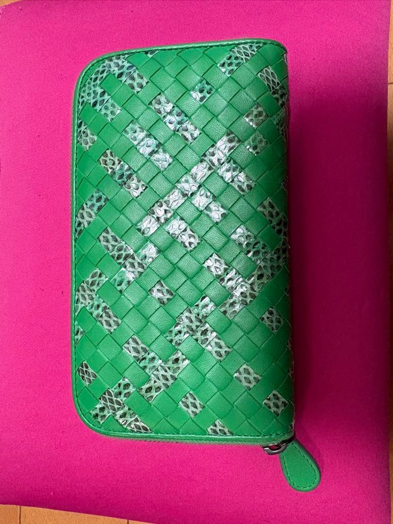 希少　ボッテガヴェネタ 長財布　正規品　イントレチャート　緑　パイソン 美品